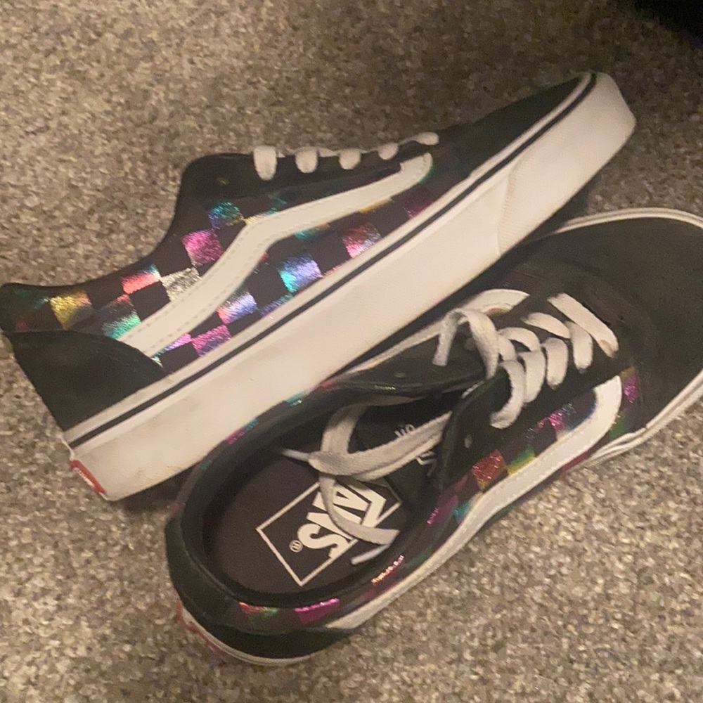 Vans tennis shoes